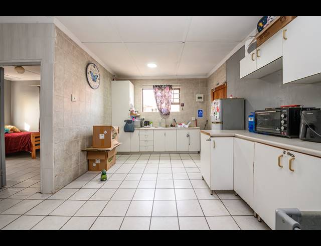380M² BUSINESS FOR SALE IN BLUEWATER BAY